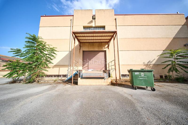 Foto da0e1234-abe8-443e-8221-15a85d6a7eeb. Nau industrial a carretera de motril 48 a Polideportivo Alhendín