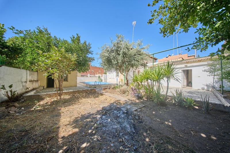 Foto dc5bae84-a8e9-4c4a-ba69-6b756416d36e. Casa bifamiliare con parcheggio piscina in Crta. De la Sierra Granada