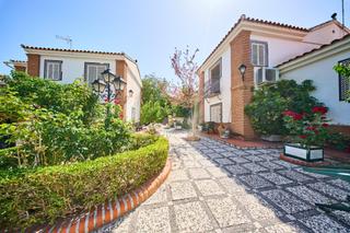 Xalet  Calle de la borgoña. Dos chalets en otura viña del rey