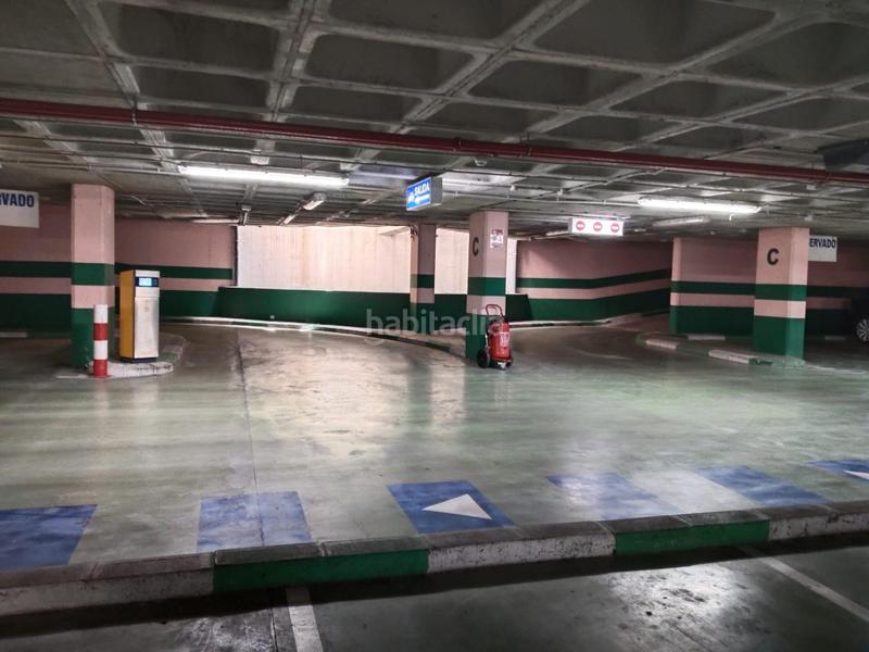 Foto 365074fa-b601-47c0-9c54-3d3cb63fc2bf. Autoparkplatz in Camino de Ronda Granada