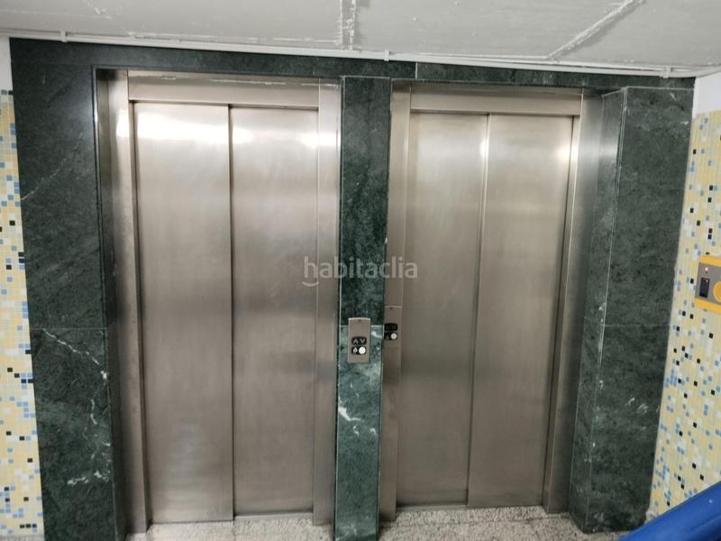 Foto ec075045-43f8-47c7-b540-630eb4f0efe1. Autoparkplatz in Camino de Ronda Granada