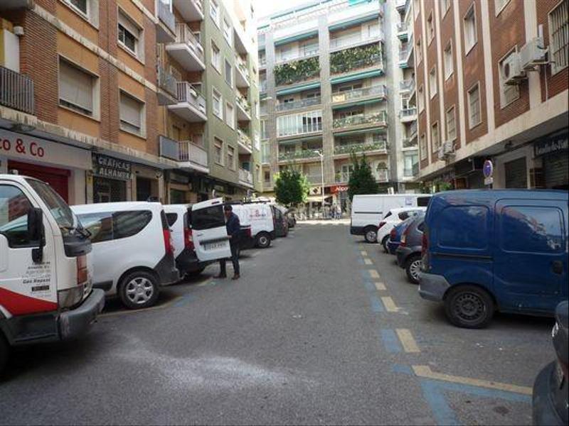 Foto 1c94f953-ae86-4917-bd8c-42d208d6606a. Alquiler local comercial en calle calle del cristo de medinaceli local en esquina junto recogidas en Granada