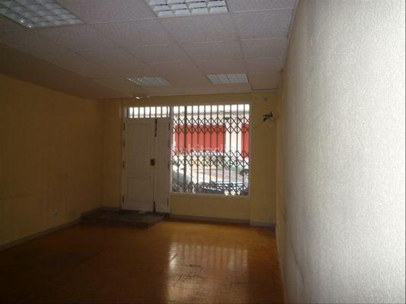 Foto 3a6df1c6-c42c-4520-8300-89da94cc0922. Alquiler local comercial en calle calle del cristo de medinaceli local en esquina junto recogidas en Granada