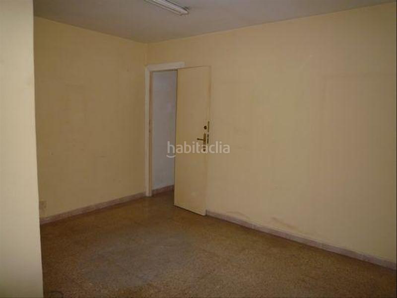 Foto 4972d9f5-7af4-4867-adb2-6eb33f19dbfd. Alquiler local comercial en calle calle del cristo de medinaceli local en esquina junto recogidas en Granada