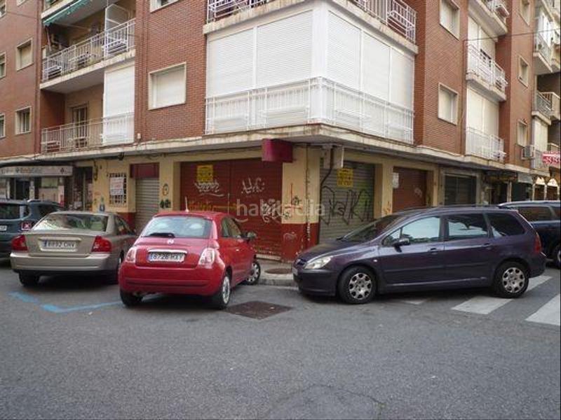 Foto 8cdf8d36-1192-4058-bfbd-17df08d64aa3. Alquiler local comercial en calle calle del cristo de medinaceli local en esquina junto recogidas en Granada