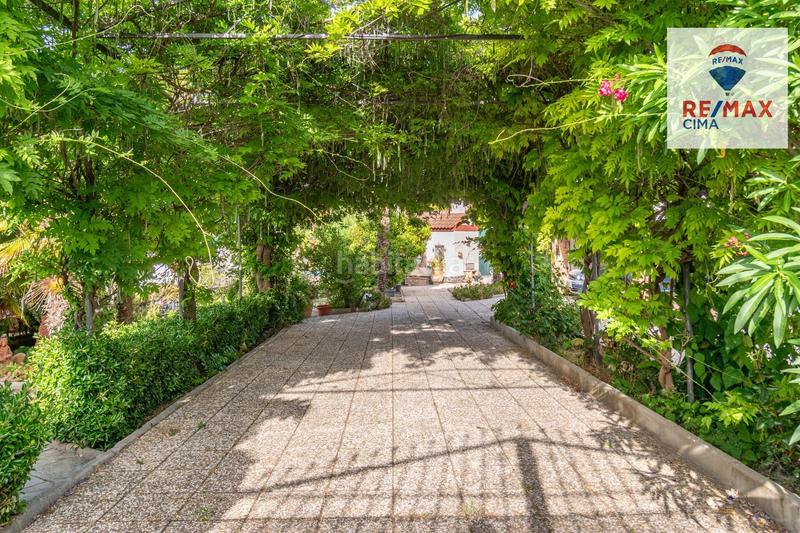 Foto 111030ea-f53c-4589-85f3-e41f337ee1b3. Chalet en calle urbanización los alijares 40 chalet exclusivo urbanizacion los alijares con parcela de 3.748 m2 en Otura