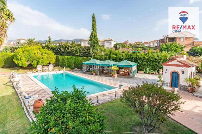 Foto 1ce4baa0-4f38-418d-96b2-adb23a3e8f2e. Chalet en calle urbanización los alijares 40 chalet exclusivo urbanizacion los alijares con parcela de 3.748 m2 en Otura