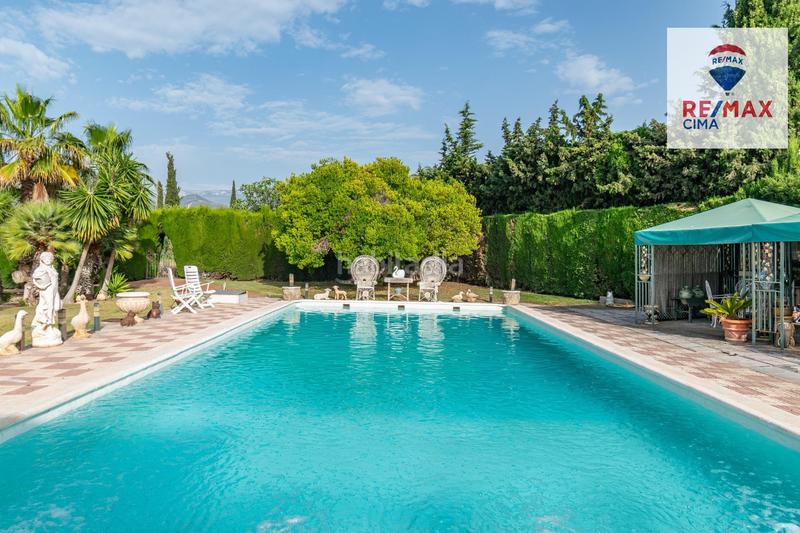 Foto 1e88bb24-0a9c-4a04-8114-b8f522cc5b00. Chalet en calle urbanización los alijares 40 chalet exclusivo urbanizacion los alijares con parcela de 3.748 m2 en Otura
