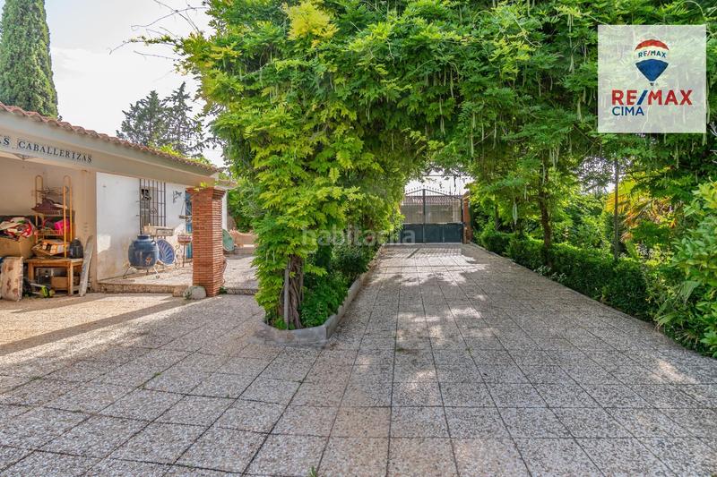 Foto 1efb009e-3023-4b48-88bf-e86f81983ff0. Chalet en calle urbanización los alijares 40 chalet exclusivo urbanizacion los alijares con parcela de 3.748 m2 en Otura