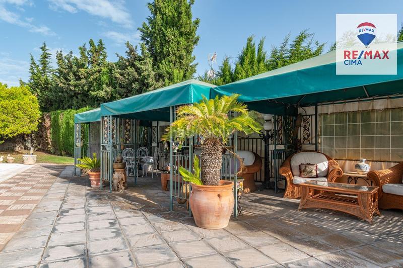 Foto d87fc8ae-c43b-4a7b-a053-51a6f8e9ef93. Chalet en calle urbanización los alijares 40 chalet exclusivo urbanizacion los alijares con parcela de 3.748 m2 en Otura