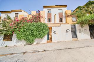Casa adossada  Calle luis heredia maya. Exclusivo adosado en el encantador albaycín, granada  precio 399