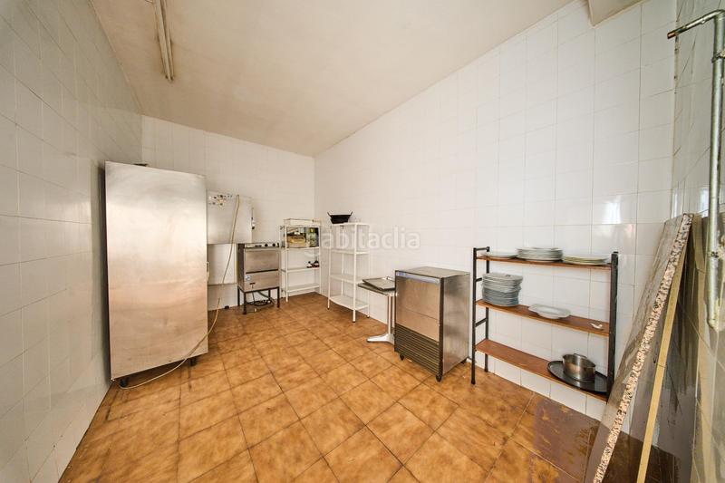 Foto e23681f1-5e9c-4ab9-a4f2-10638e0ec27d. Local comercial local en reina mora en Barrio de Zaidín Granada