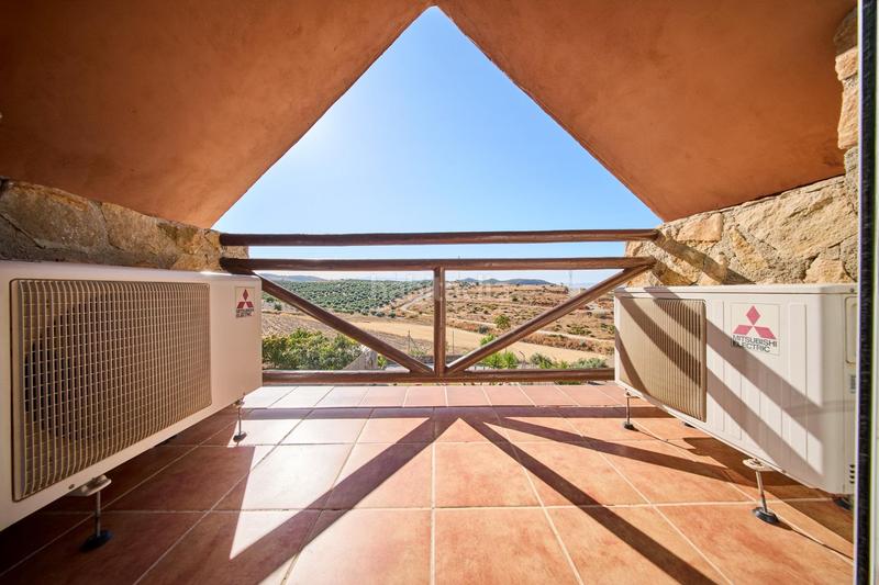 Foto 8a1da3b2-f855-459a-9425-f8d5cfb21ff0. Casa adosada un hogar que invita a vivir y crear recuerdos en Íllora