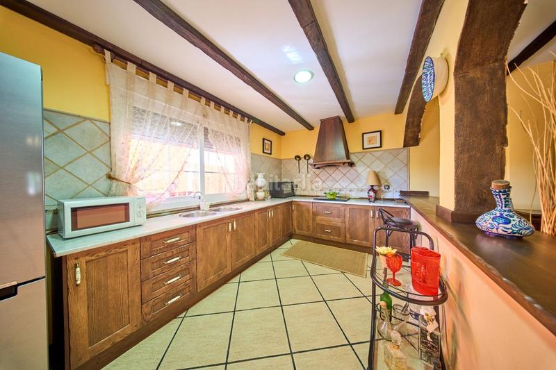 Foto f9ec7af6-e9b9-43ef-8bac-b8a45b52f48c. Casa adosada un hogar que invita a vivir y crear recuerdos en Íllora