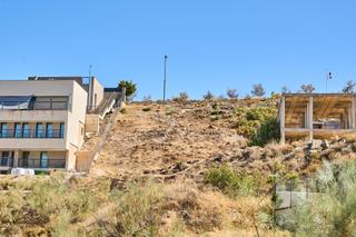 Wohngrundstück in Altos de la Zubia. Terreno urbano de 799 m en los altos de la zubia con vistas inme