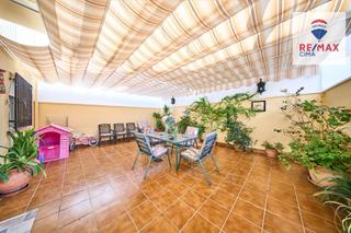 Maison à Calle arzobispo oscar romero 36. Exclusiva vivienda lista para entrar a vivir en residencial fons