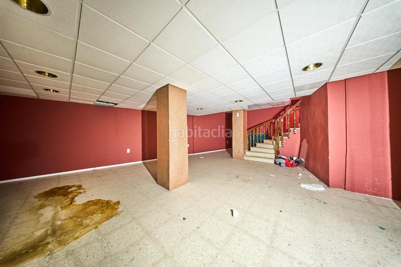 Foto c2cd70b6-45b4-4e0f-81b4-d83701061ba3. Local comercial a calle calle sol a Camino de Ronda Granada