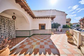 Chalet  Calle calvario. Planta baja en la zubia