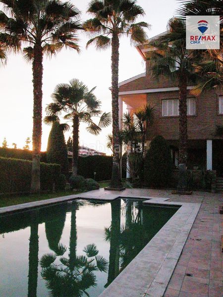 Foto 5bd57b14-c8e2-4d26-9592-3bf8baa4e583. Xalet amb calefacció aparcament piscina a Crta. De la Sierra Granada