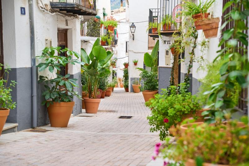 Foto 2eef22cc-3901-4b50-b1c6-35b5f739b76d. Edificio en Quesada