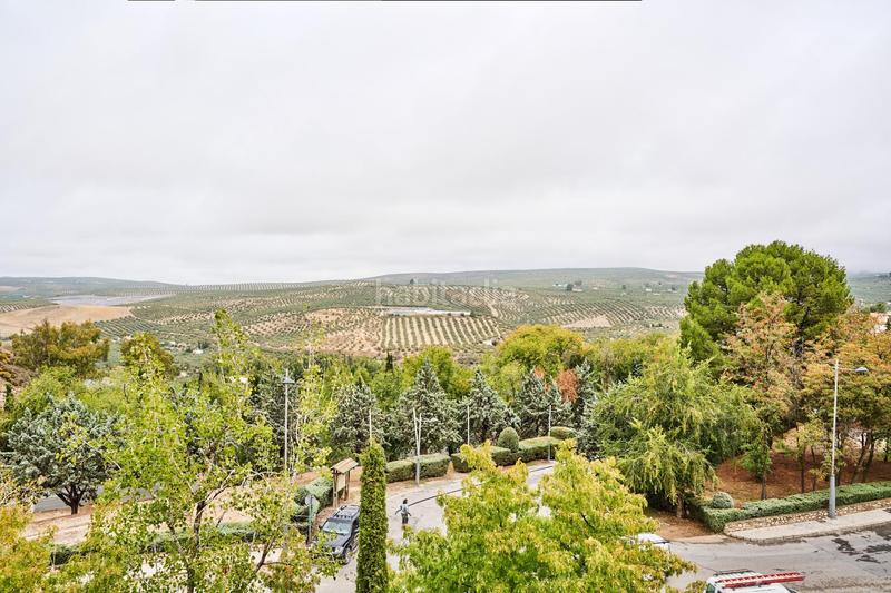 Foto 583b1b44-a373-4c13-9cf7-8e2a12d91f3a. Edificio en Quesada