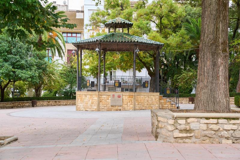 Foto 5d9c75ef-0903-4390-b9f9-2acada1a493d. Edificio en Quesada