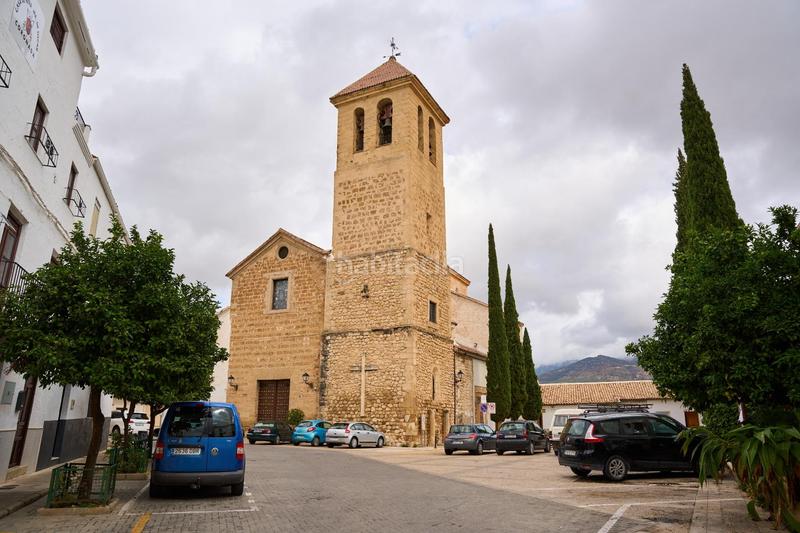 Foto 60acd379-dd76-483a-81fb-7a49607a7904. Edificio en Quesada