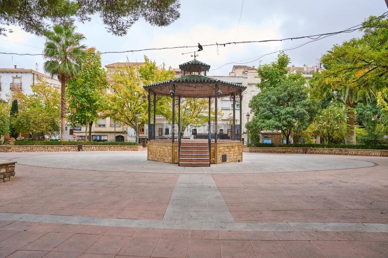 Foto c090f07e-4ed0-4d0a-8b29-617c90e05bb3. Edificio en Quesada