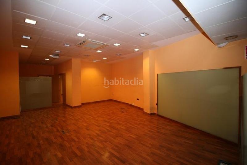 Foto 9726070c-e6b7-4691-9622-ac75a7313700. Location local commercial dans calle calle de los frailes dans Granada