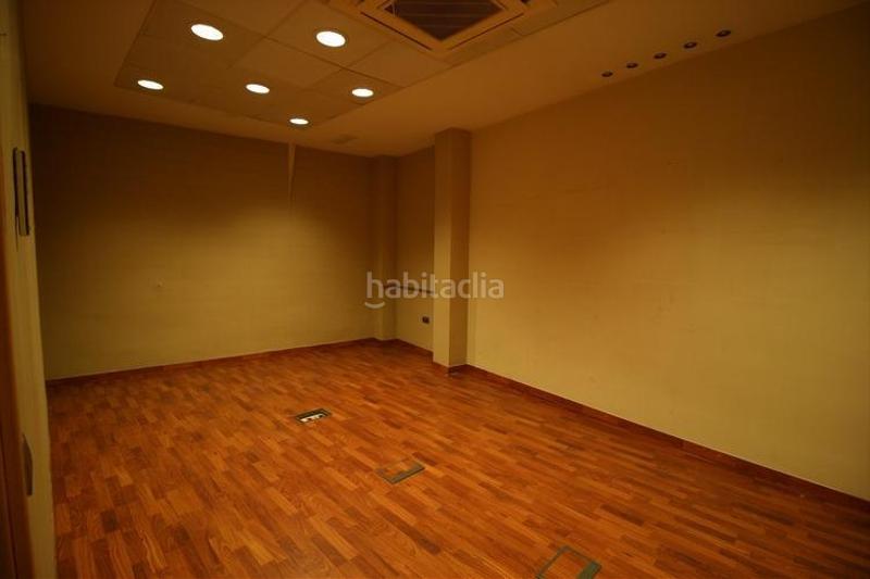 Foto bc70ab54-2885-4774-b10c-1e3eb6d62aa1. Location local commercial dans calle calle de los frailes dans Granada