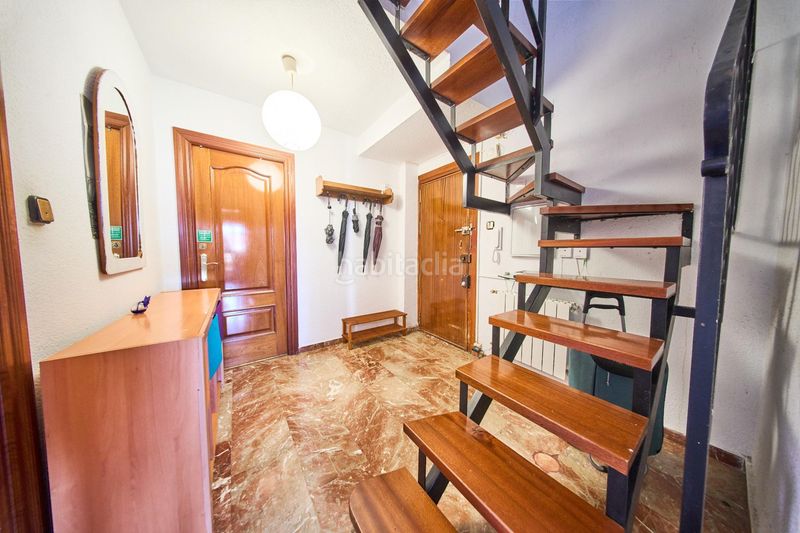 Foto e2288a45-cc4c-45d0-bb97-47211d68e521. Àtic amb calefacció aparcament a La Cruz Granada