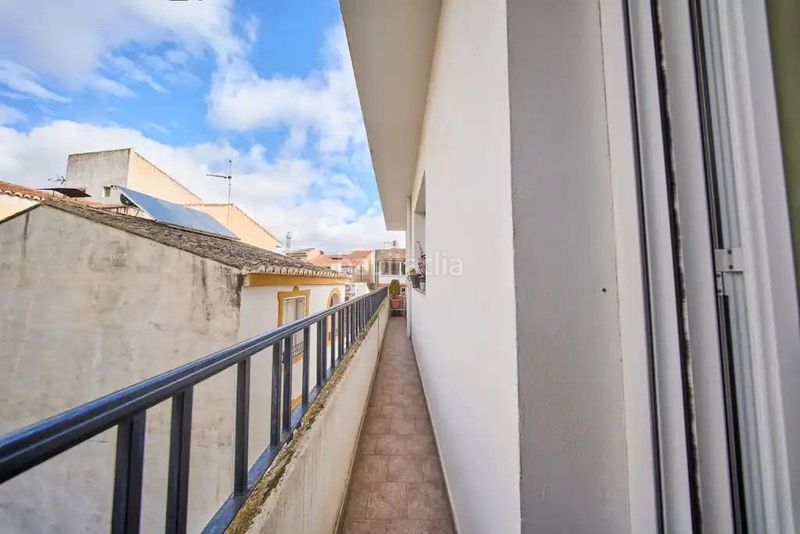 Foto a80e5e36-98ba-4d28-998c-3c899aaa6337. Flat with heating in Baza