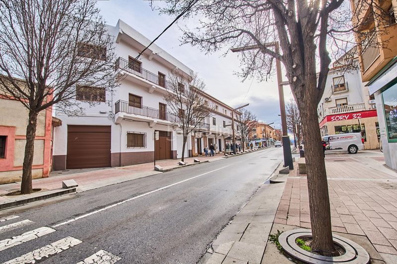 Foto a5c1b064-c45d-4c63-ad64-e3ce61ac9fad. Edifici a Baza