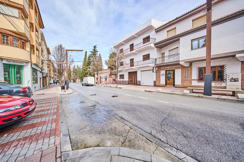 Foto b5e1f31e-4a49-4fb3-a06a-99c7d4eb08ae. Edifici a Baza