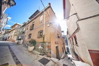 Casa  Rio. Casa con apartamento independiente en quéntar granada