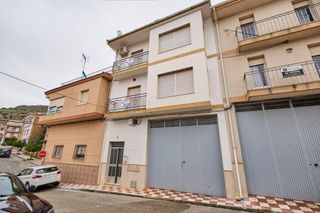 Casa  Calle calle gines martinez aranda. Edificio segregable en apartamentos en castillo de locubín jaén