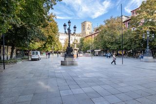 Lloguer Apartament  Calle monterería. Piso céntrico en bibrambla. cuarta planta con ascensor, exterior