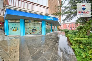 Lloguer Local Comercial a Calle de la cruz del sur 8. Se traspasa centro educativo