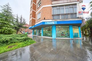 Traspàs Local Comercial a Calle de la cruz del sur 8. Se traspasa centro educativo
