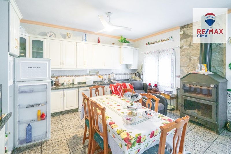 Foto a2cdd2d3-c735-412d-ac4e-996473294300. Xalet amb aparcament a Guadix