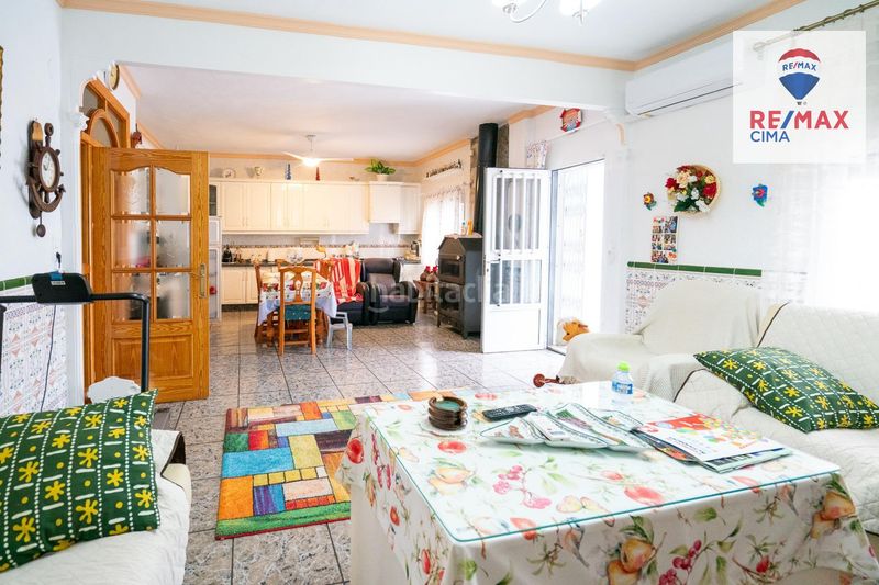 Foto bafa43a7-a3ac-4083-8b55-114ea3111a27. Xalet amb aparcament a Guadix