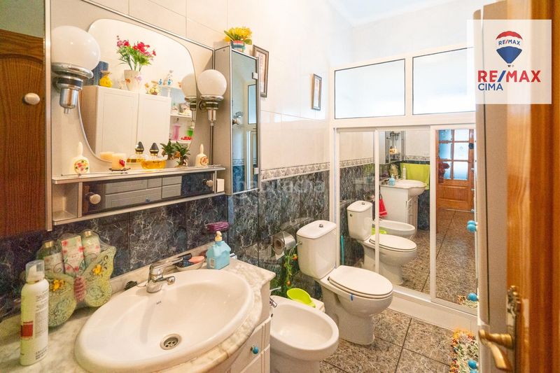 Foto cb2a21f2-3962-46b2-8848-997a42ff515a. Xalet amb aparcament a Guadix