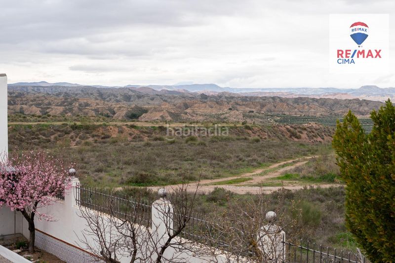 Foto d0799439-8d71-466e-8fb5-f1e0db26c869. Xalet amb aparcament a Guadix