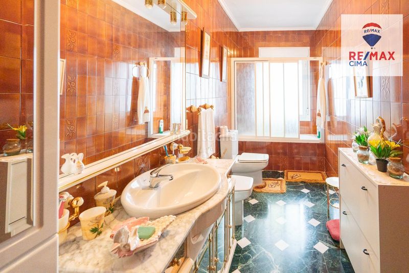 Foto de9dd585-3b0f-446a-90ad-770af7984b26. Xalet amb aparcament a Guadix