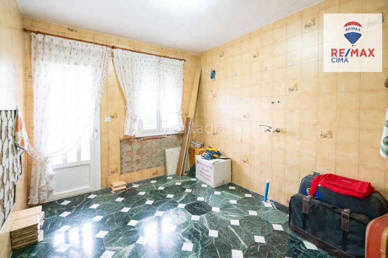 Foto f5381c2b-59bc-48e0-8aed-0c7aa397f192. Xalet amb aparcament a Guadix