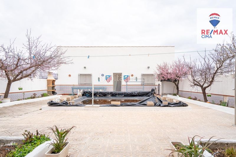 Foto fa5c050f-85ff-45f0-a08e-21bb114576bc. Xalet amb aparcament a Guadix