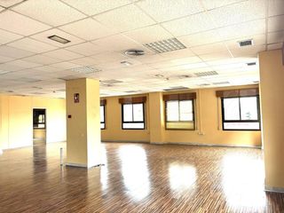 Lloguer Oficina  Calle calle marqués de la ensenada. Gran oficina de alquiler cercana al centro recogidas