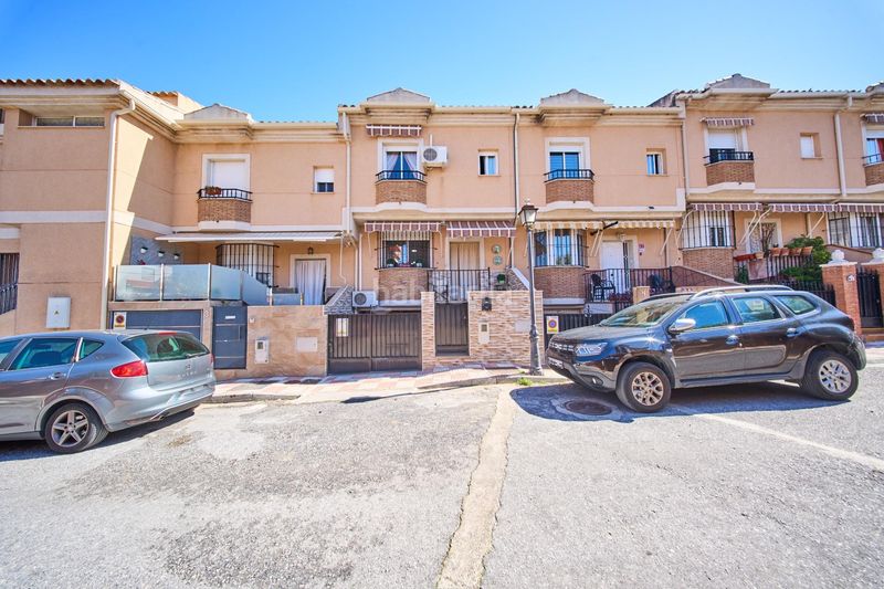 Foto 11bb49ce-faee-4c36-9a0a-878046a0b36f. Casa adossada amb aparcament a La Zubia Ciudad Zubia (La)