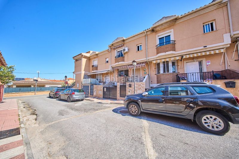 Foto 9fd47100-06ec-4b0e-a12e-d3b425001af5. Casa adossada amb aparcament a La Zubia Ciudad Zubia (La)