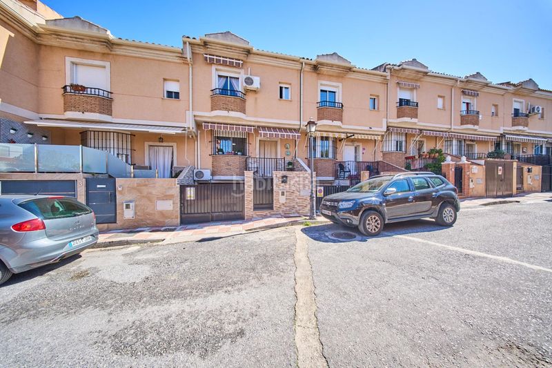 Foto a597c34c-b8cd-4174-a56d-d582751868da. Casa adossada amb aparcament a La Zubia Ciudad Zubia (La)